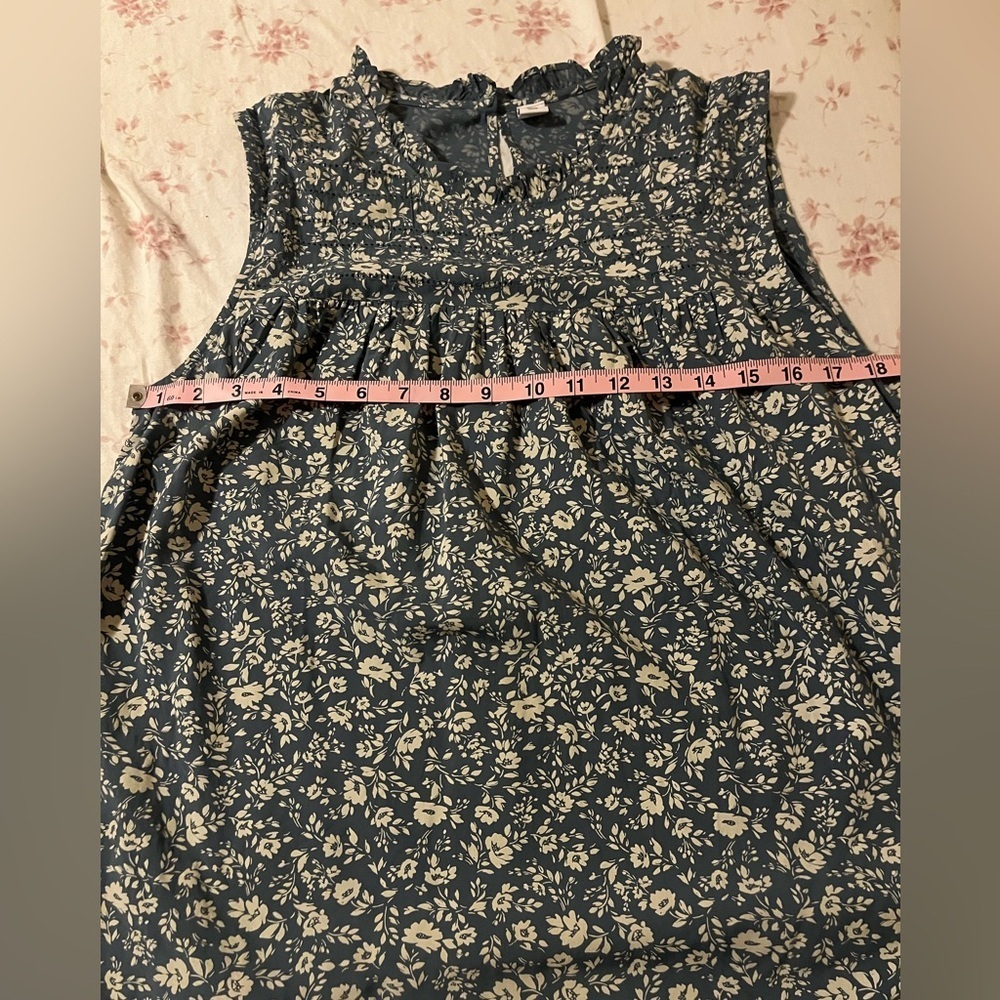 Old Navy Tank - Picture 5 of 6